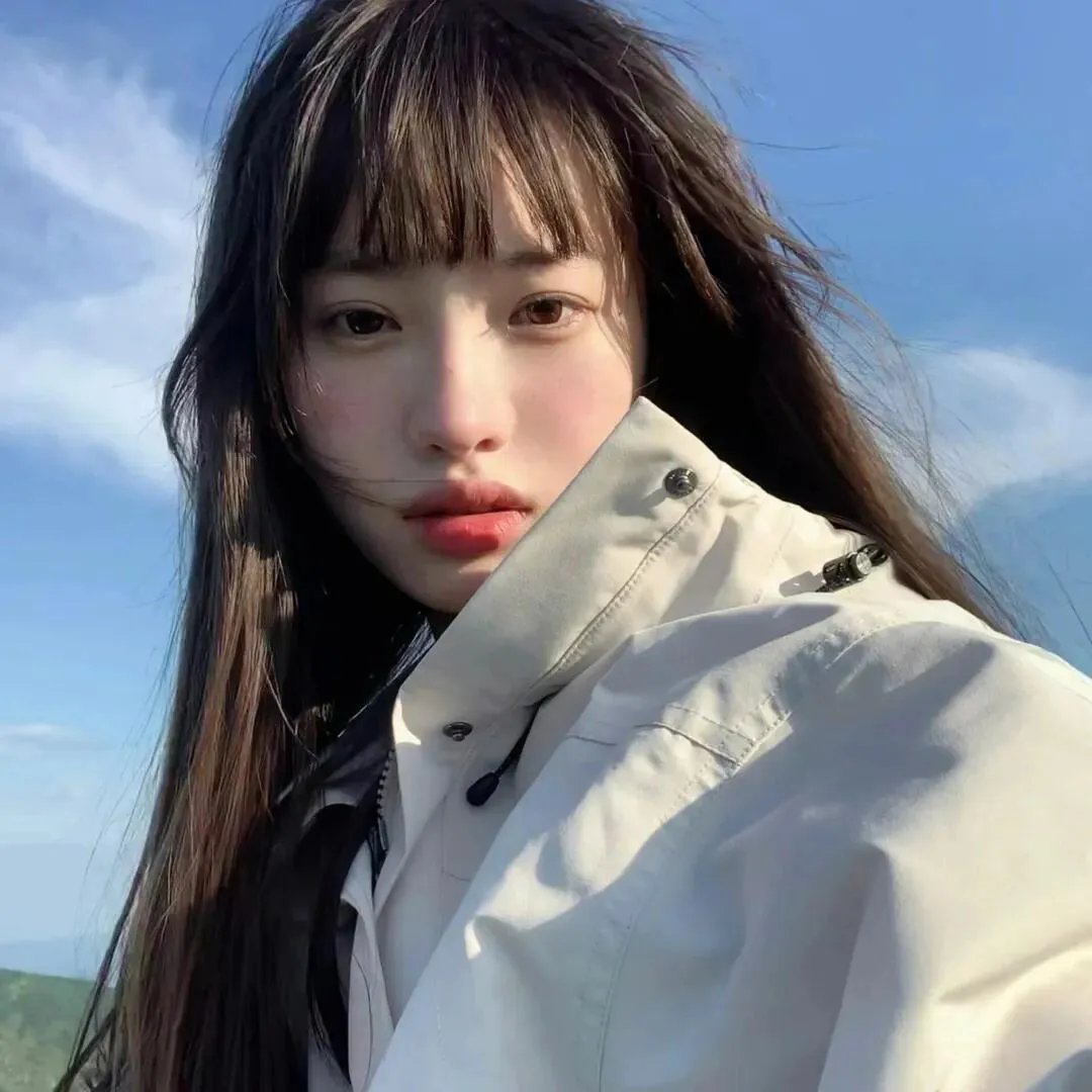 圣洁的艾曼妞